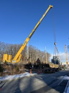 550 ton Liebherr crane working lifting